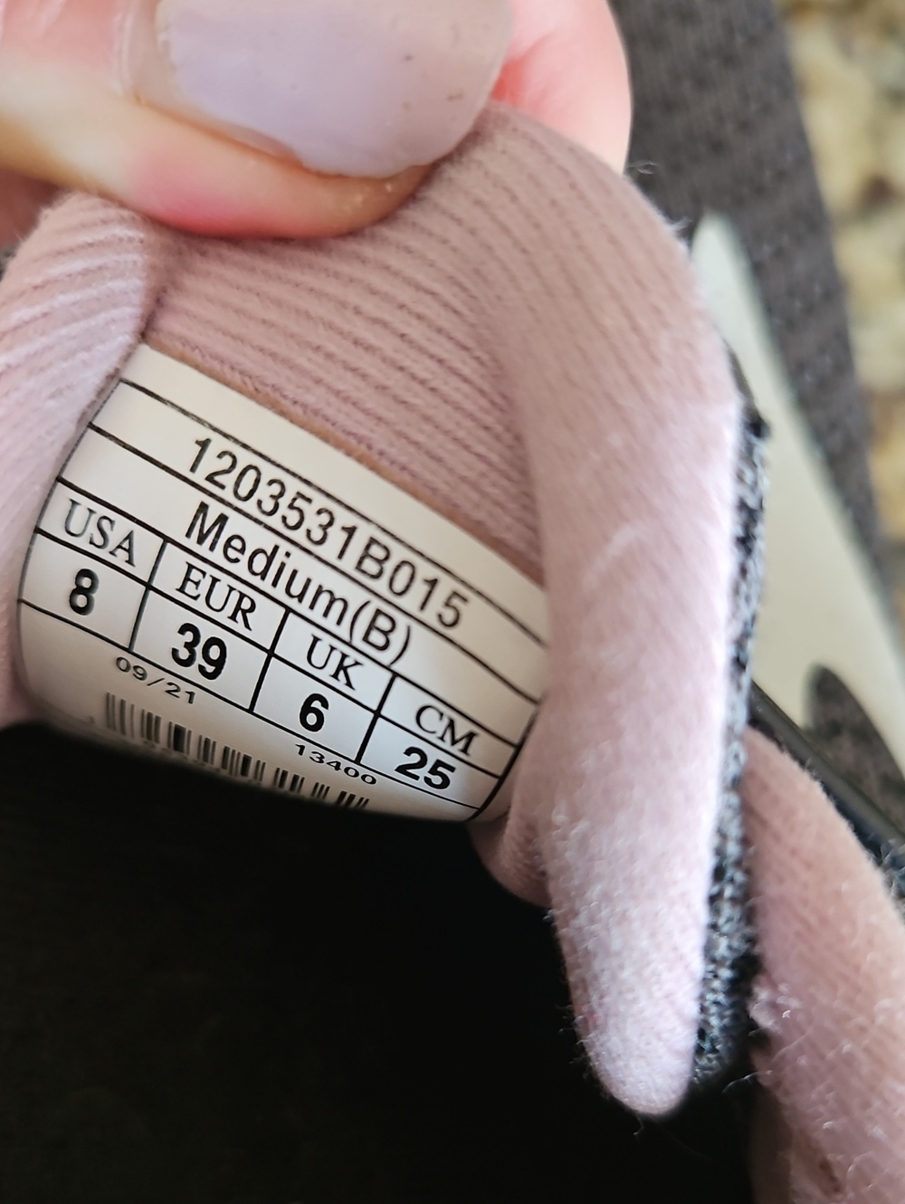 Brooks Adrenaline GTS 22 Women’s Running Shoes Gray with Pink/Lavender Womens 8 - Picture 2 of 6